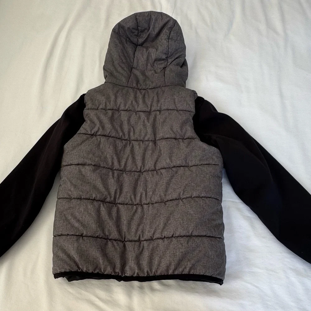 Under Armour Size 8‎ Kids Black and Gray Puffer vest/jacket combo
